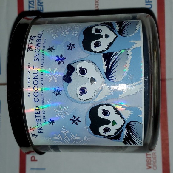 2 X Bath & Body Works 3 Wick Candle Frosted Coconut Snowball 14.5oz BBW - Picture 3 of 8